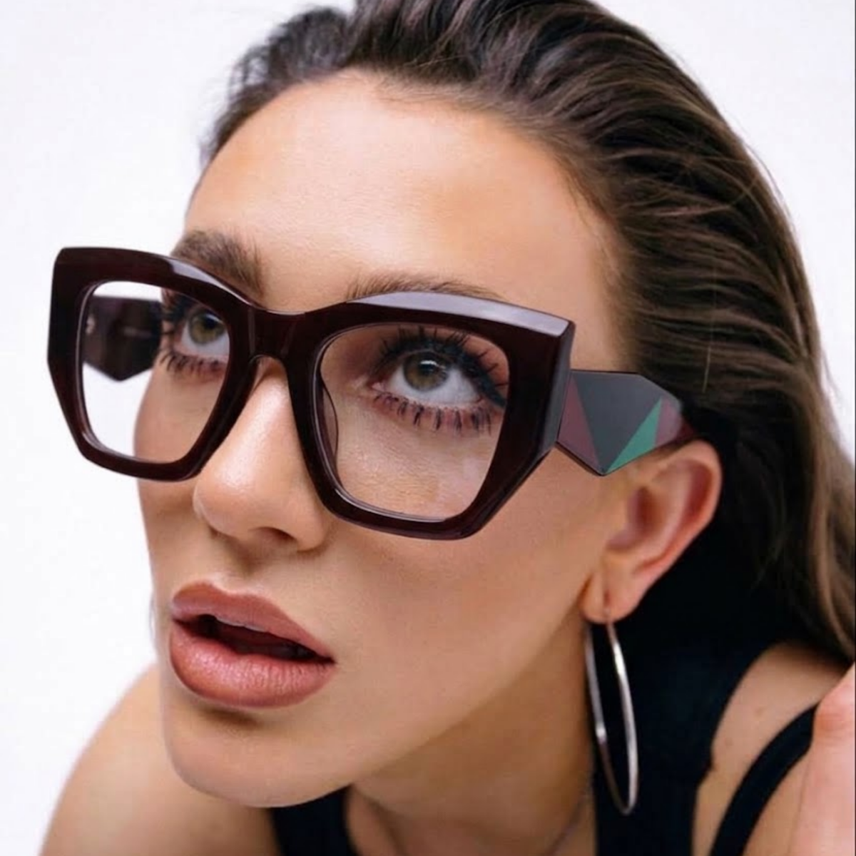 Montura Oftálmica – Diseño Cat-Eye Estilizado